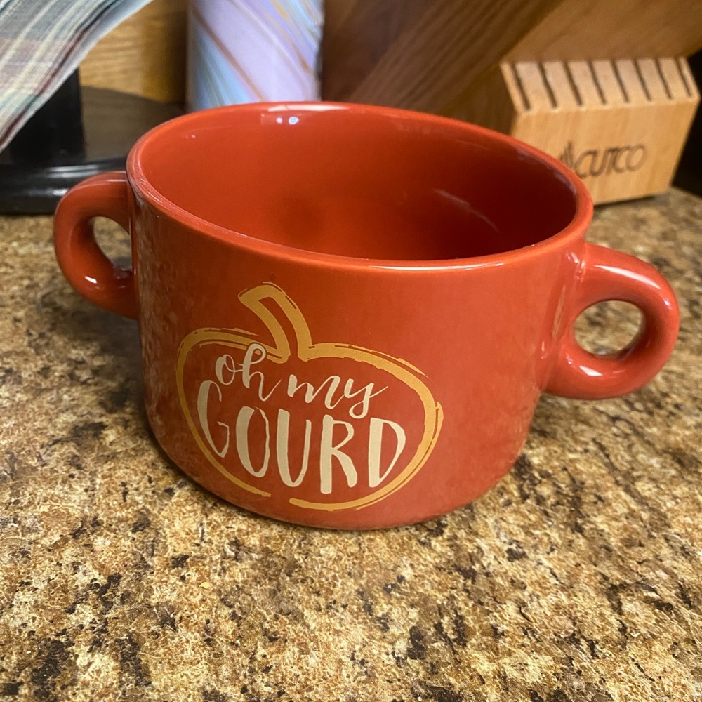 Cute soup bowl with lid